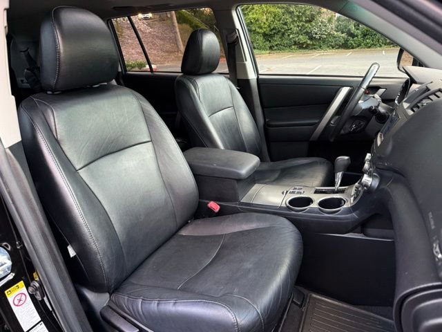 Used 2012 Toyota Highlander SE w/ Tow Pkg AWD/4WD image 14