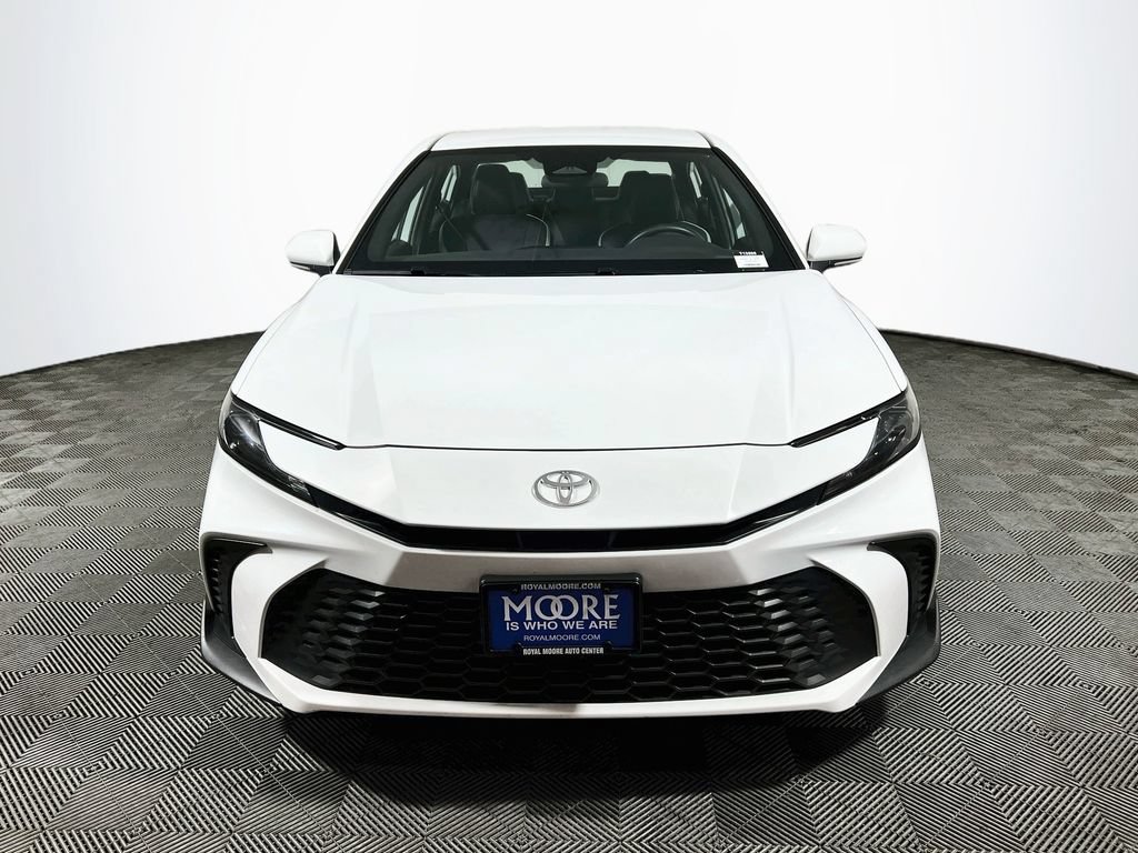 Used 2025 Toyota Camry SE FWD image 2