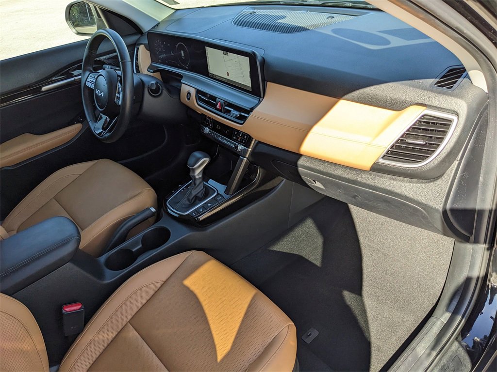 Certified 2025 Kia Seltos EX w/ EX Sunroof Package image 16