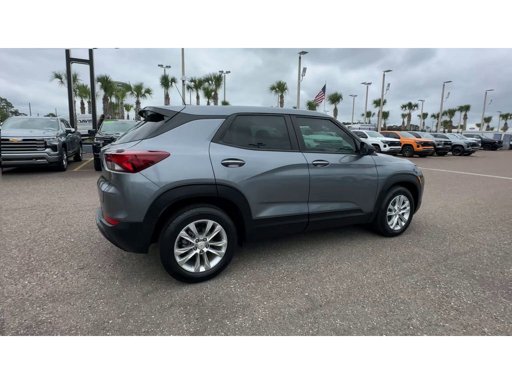 Used 2021 Chevrolet TrailBlazer LS FWD image 2