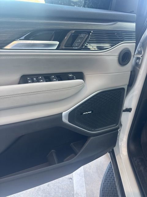 Used 2024 Jeep Wagoneer Series II w/ Flexible Seating Group image 7