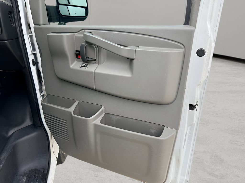 Used 2016 Chevrolet Express 2500 RWD image 25