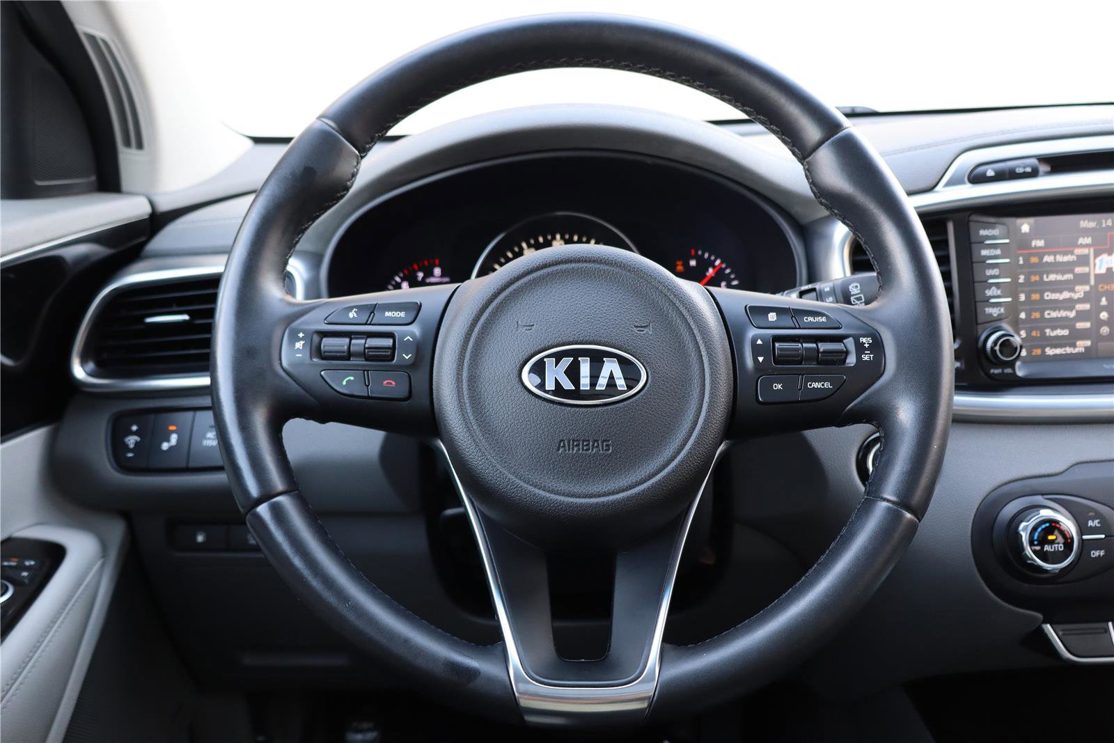 Used 2017 Kia Sorento SX image 15