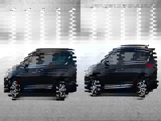 Used 2018 Chrysler Pacifica Touring-L Plus image 5