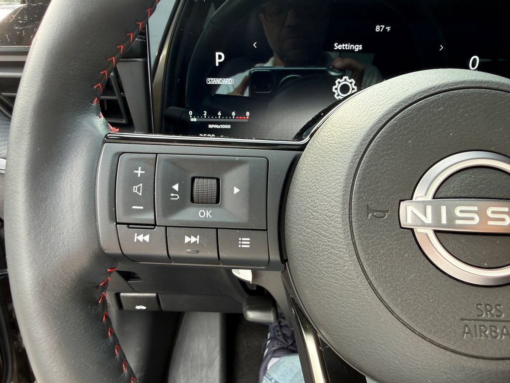 Used 2025 Nissan Kicks SR w/ SR Premium Package AWD/4WD image 23