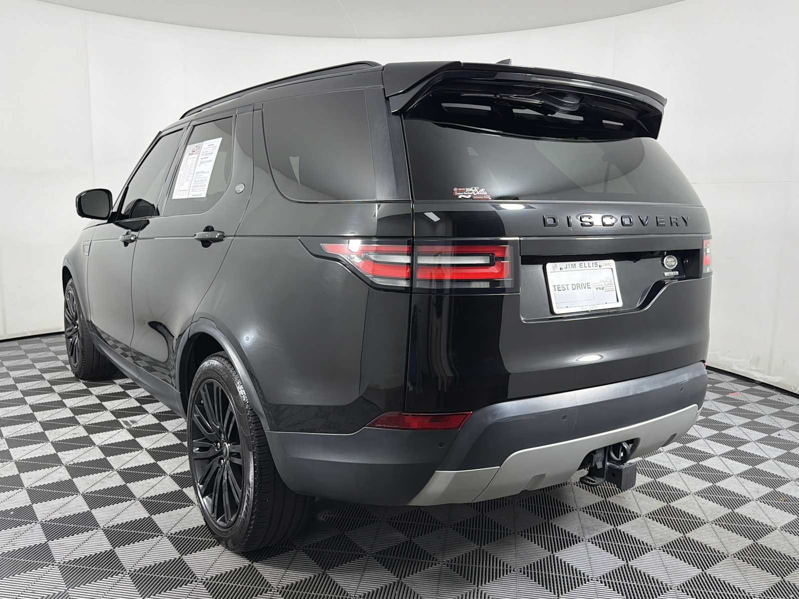 Used 2017 Land Rover Discovery HSE AWD/4WD image 4