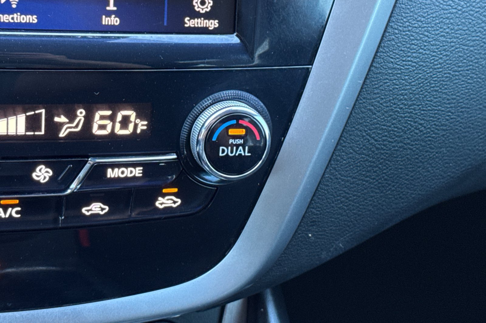 Used 2023 Nissan Murano S AWD/4WD image 29