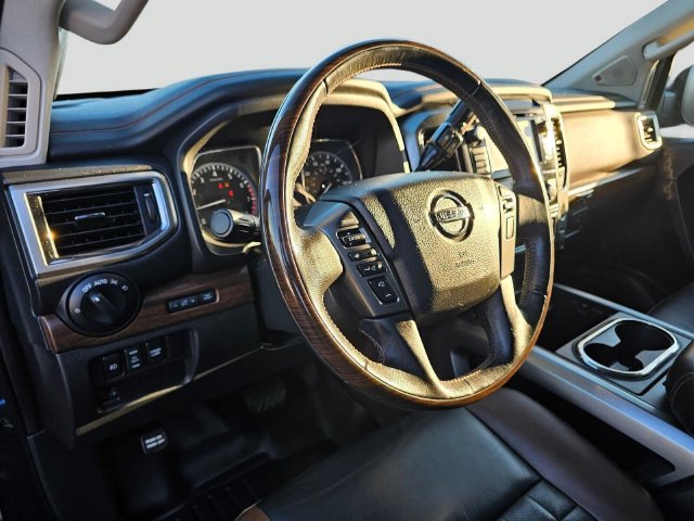 Used 2018 Nissan Titan Platinum Reserve AWD/4WD image 24