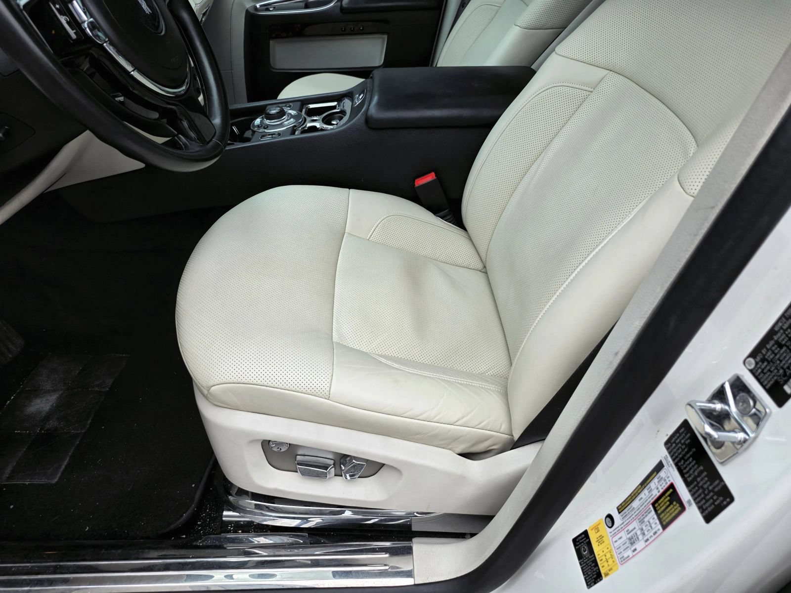 Used 2012 Rolls-Royce Ghost RWD image 29