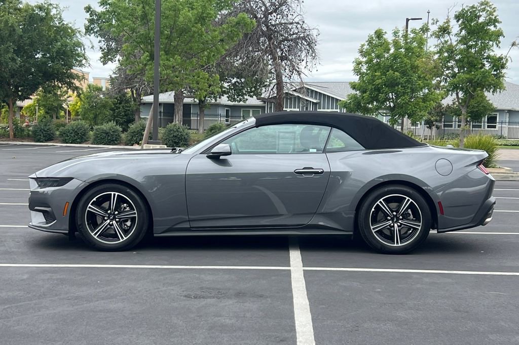 Used 2025 Ford Mustang Convertible RWD image 14