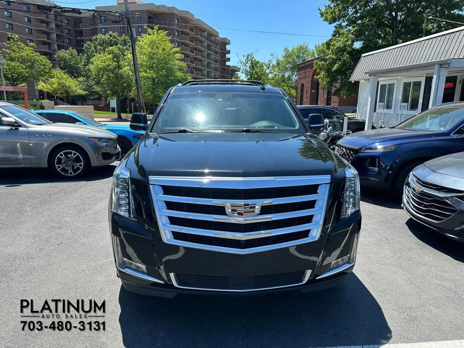 Used 2017 Cadillac Escalade ESV Premium Luxury AWD/4WD image 4