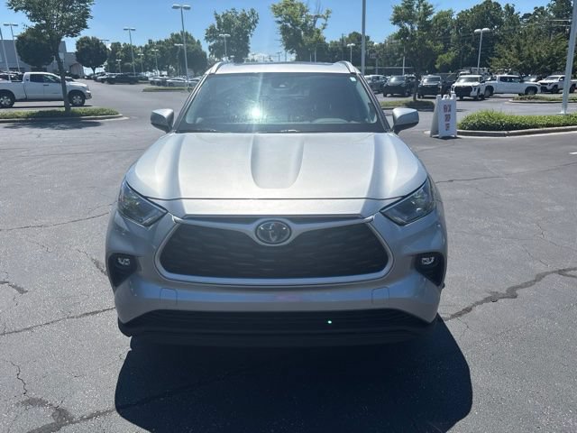 Used 2023 Toyota Highlander XLE AWD/4WD image 5