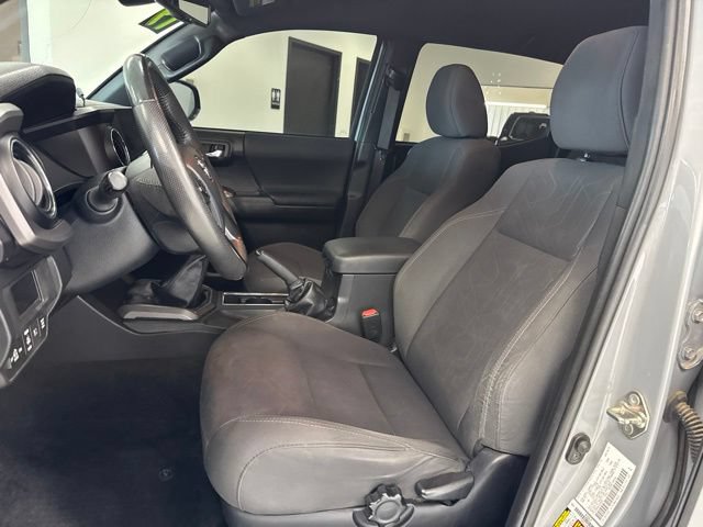 Used 2019 Toyota Tacoma TRD Off-Road w/ Technology Package AWD/4WD image 16