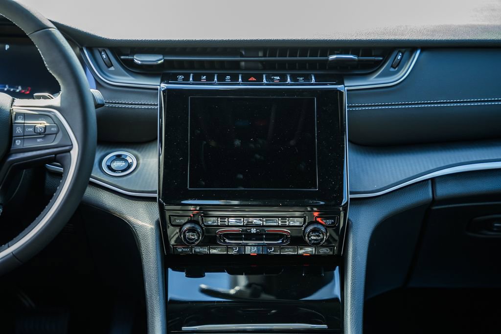 New 2025 Jeep Grand Cherokee Laredo X w/ Luxury Tech Group I image 22