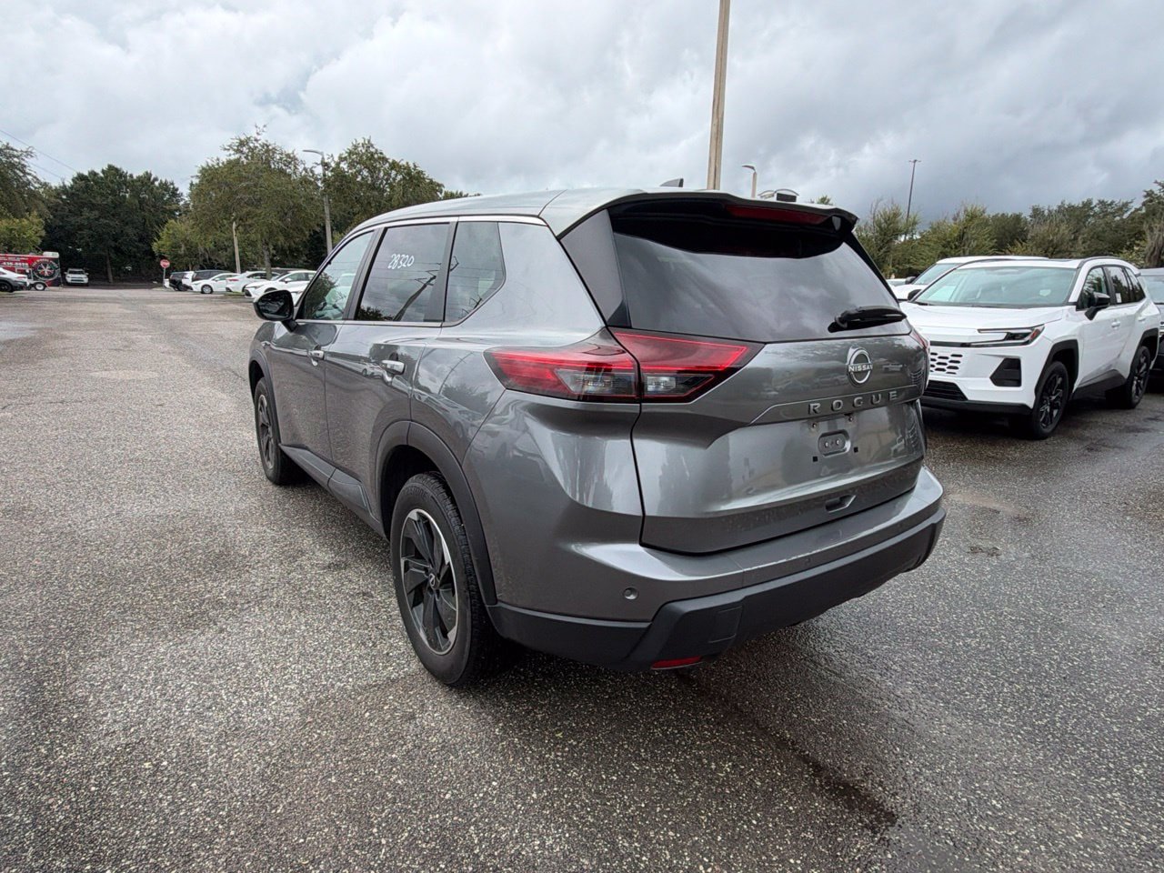Used 2025 Nissan Rogue SV FWD image 3