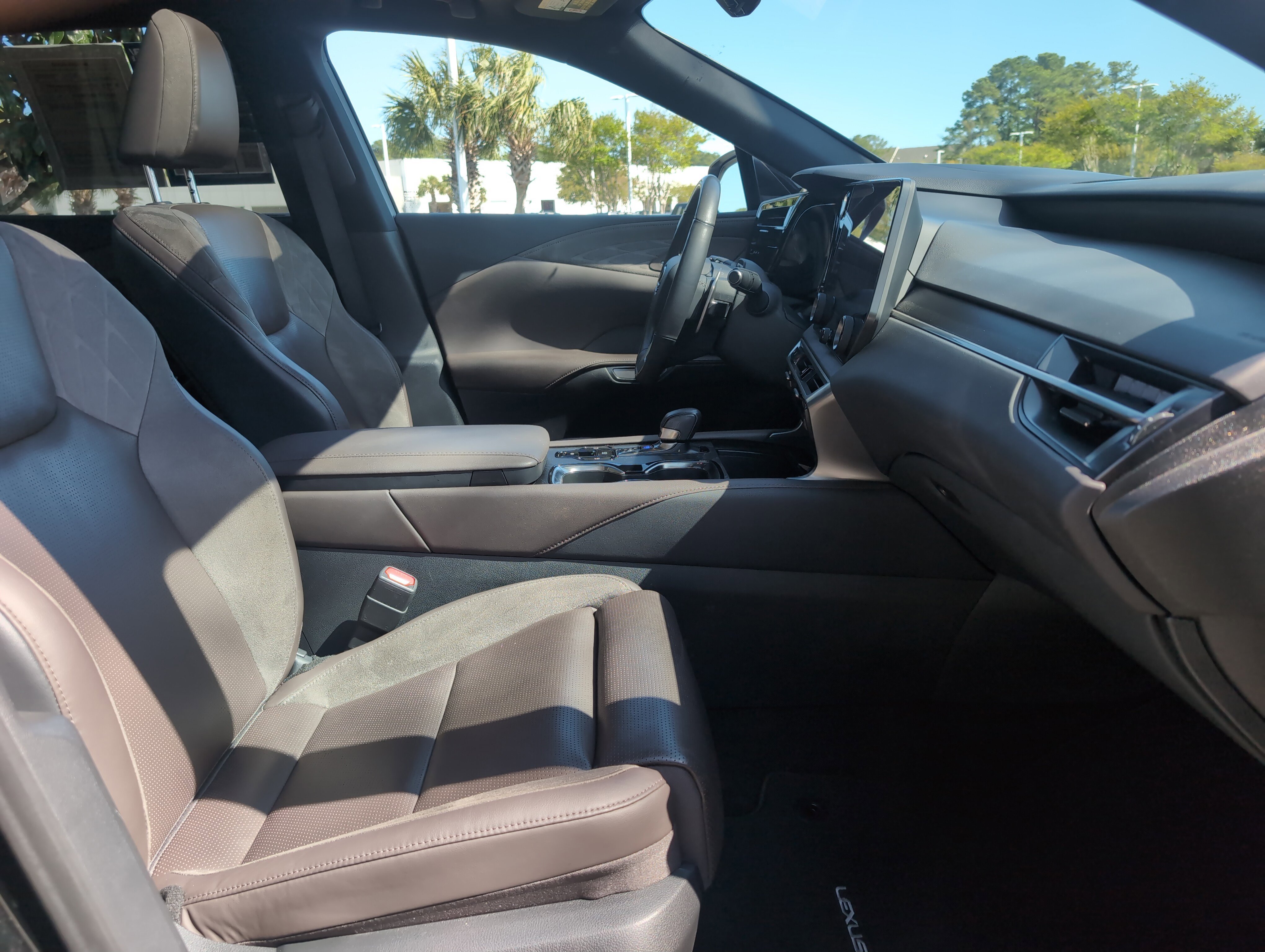 Used 2023 Lexus RX 350 FWD w/ Cold Area Package image 33