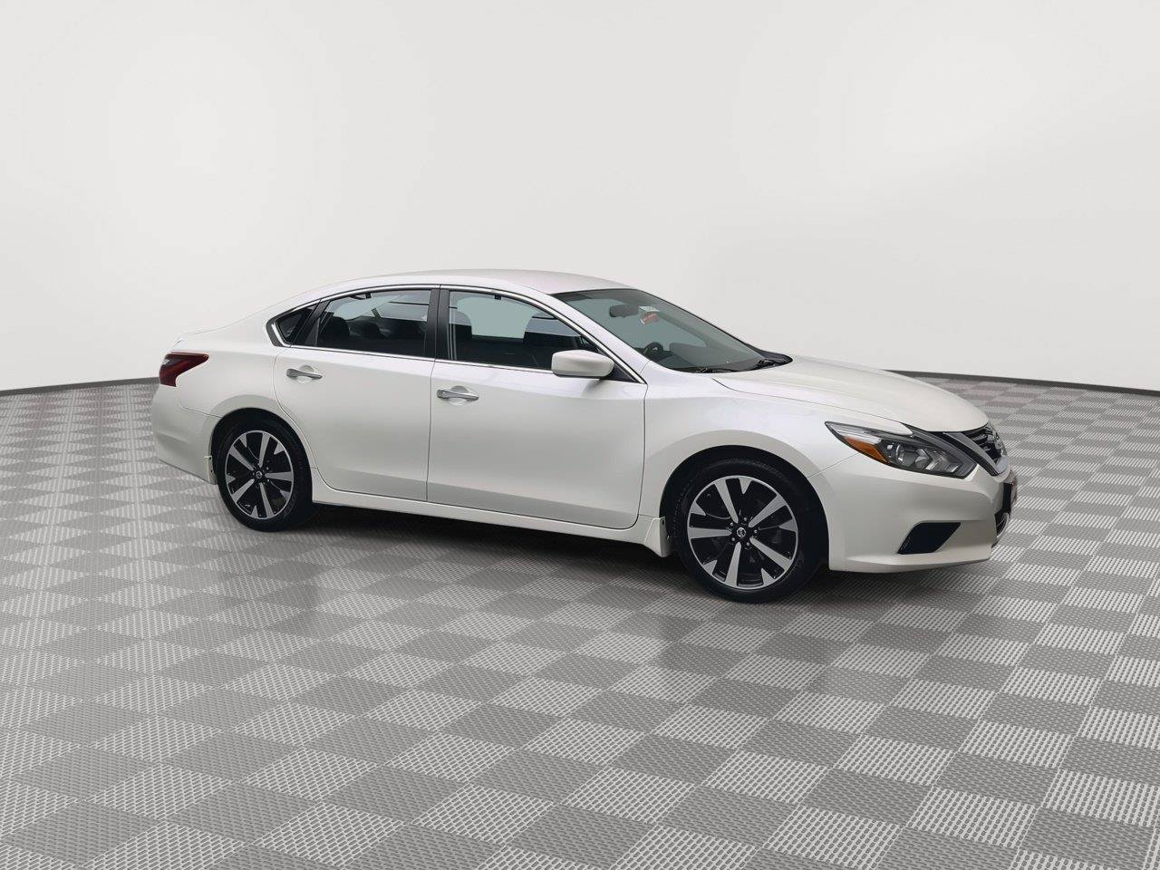 Used 2018 Nissan Altima 2.5 SR FWD image 33