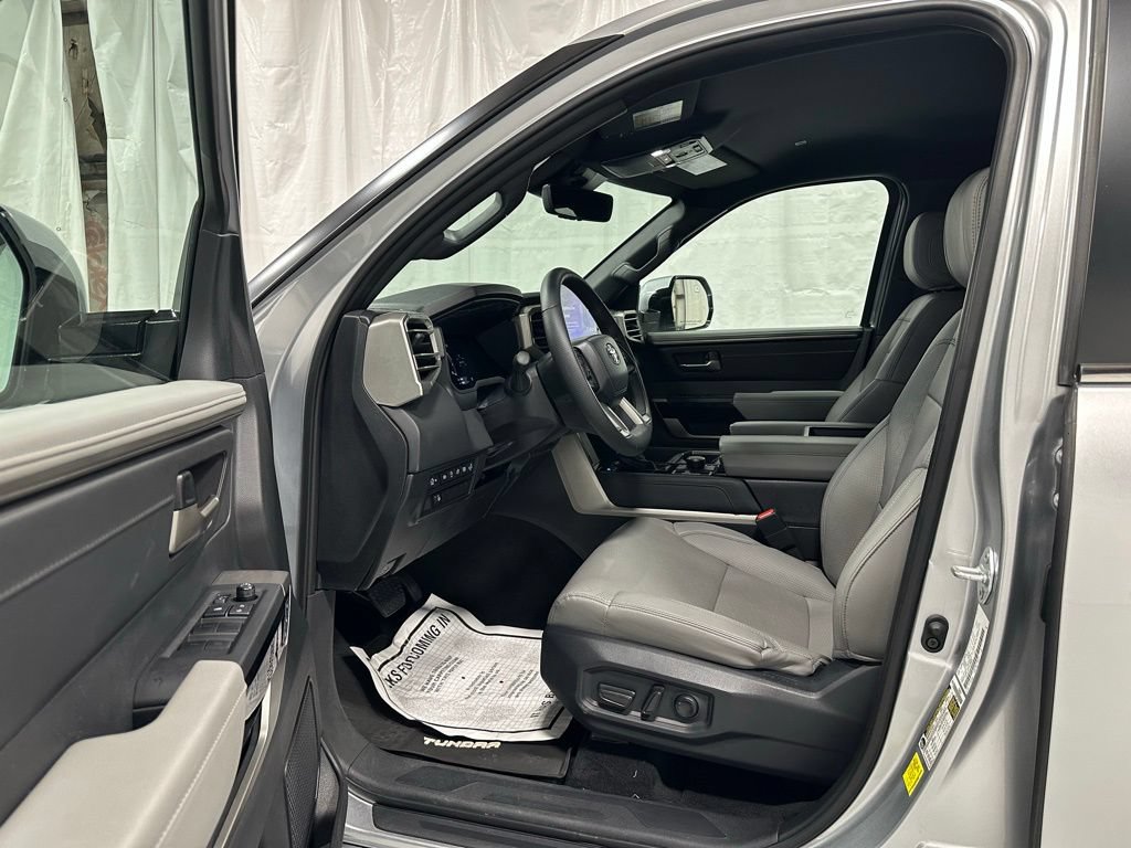Used 2025 Toyota Tundra Limited AWD/4WD image 10