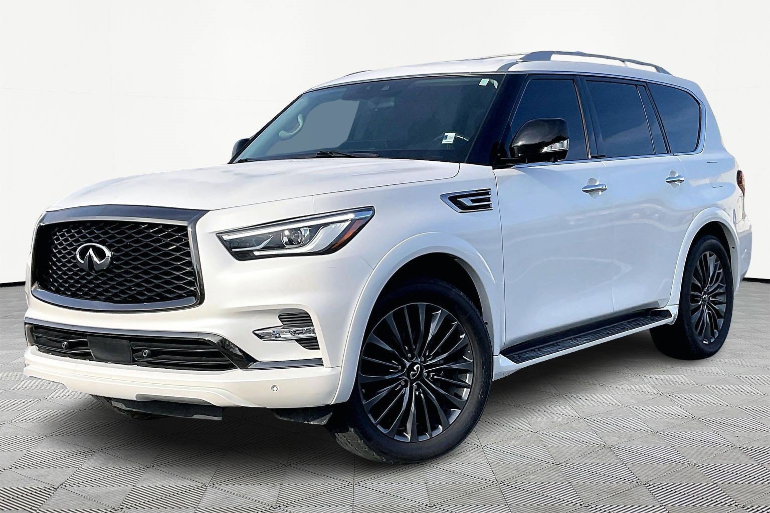 Used 2023 INFINITI QX80 Premium Select w/ Cargo Package image 2