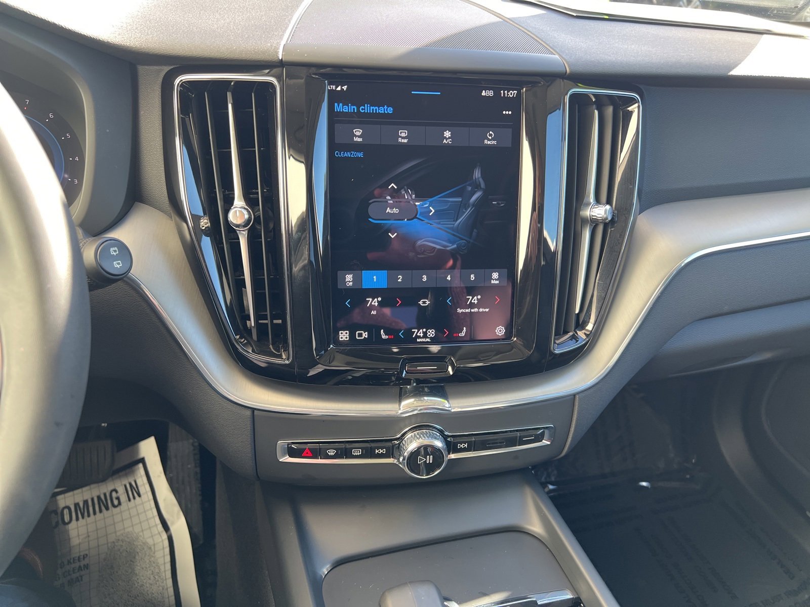 Used 2024 Volvo XC60 B5 Core image 11