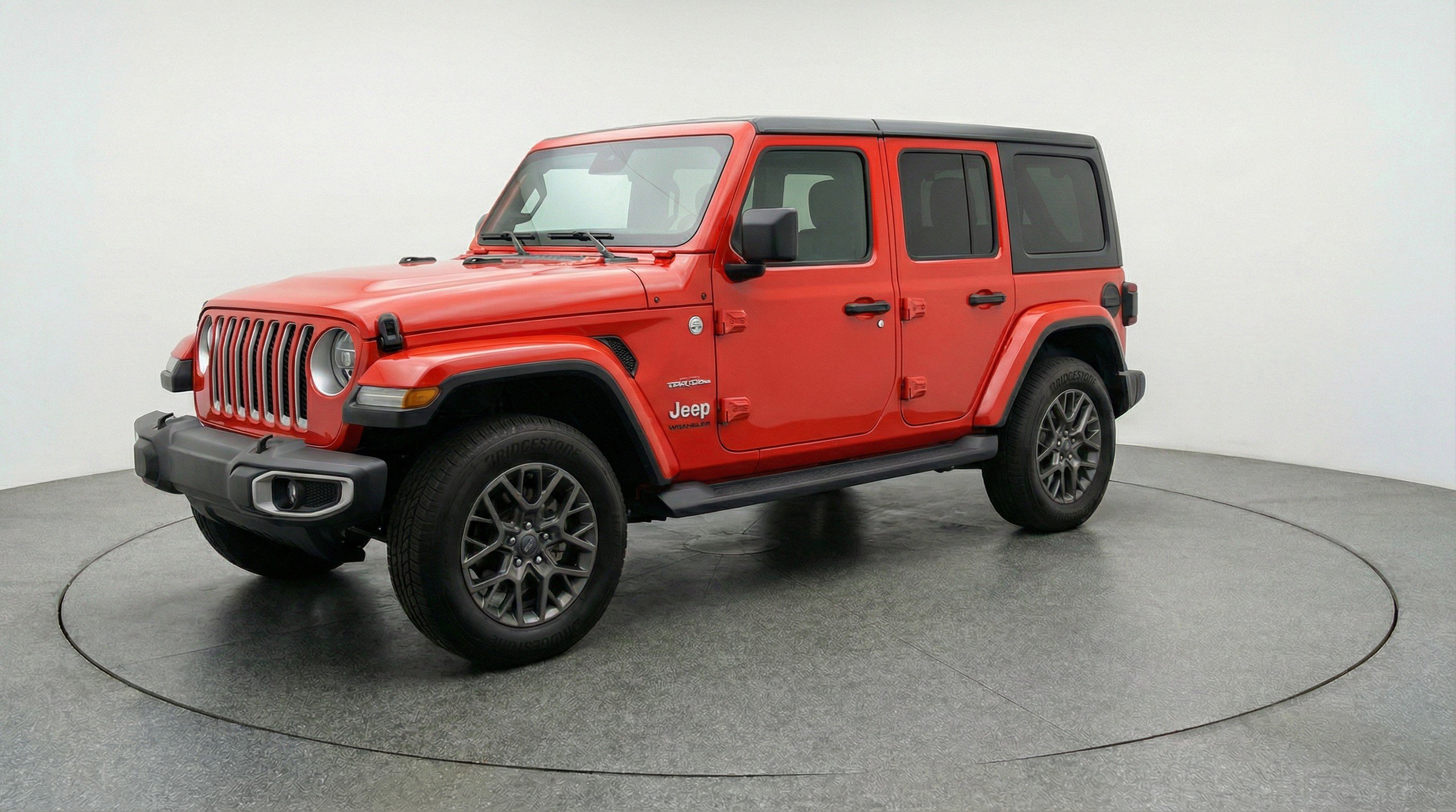 Used 2025 Jeep Wrangler Sahara image 3