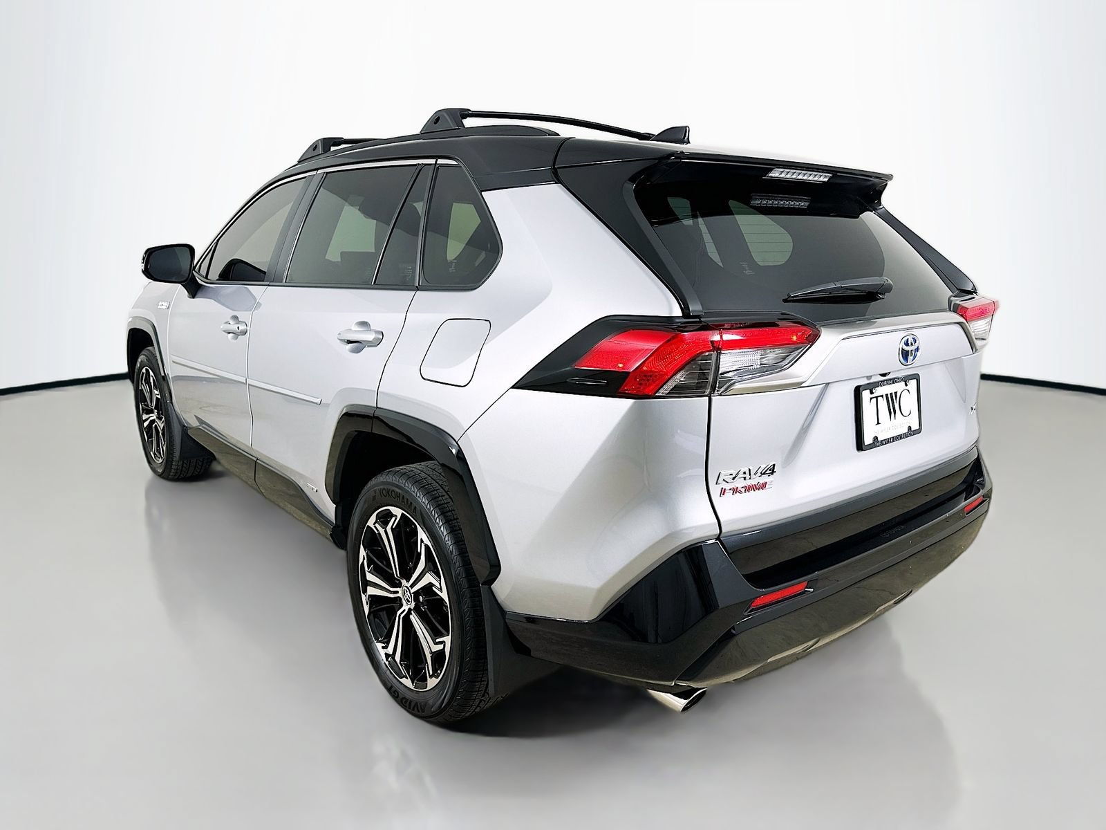 Used 2024 Toyota RAV4 XSE w/ Weather Package AWD/4WD image 7