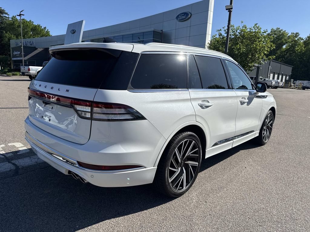 Used 2025 Lincoln Aviator Black Label AWD/4WD image 7