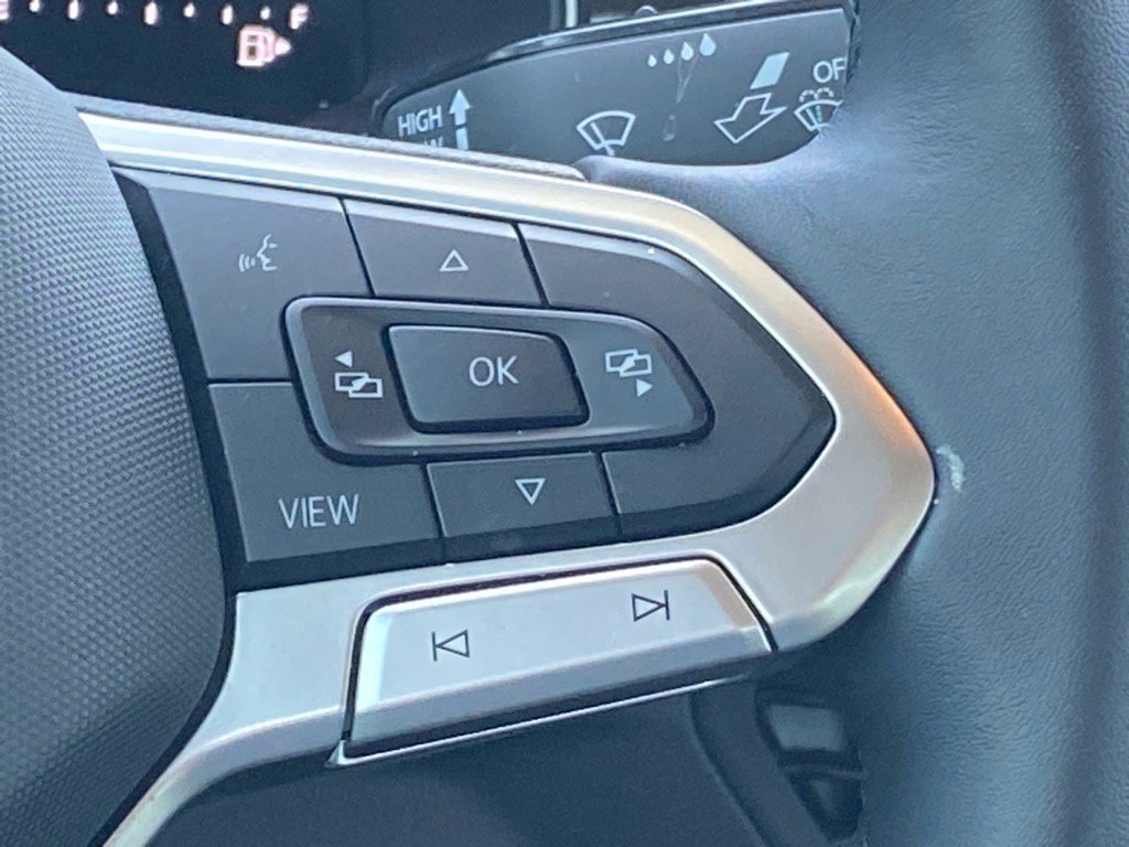 Certified 2025 Volkswagen Jetta SE w/ Black Wheel Package image 7