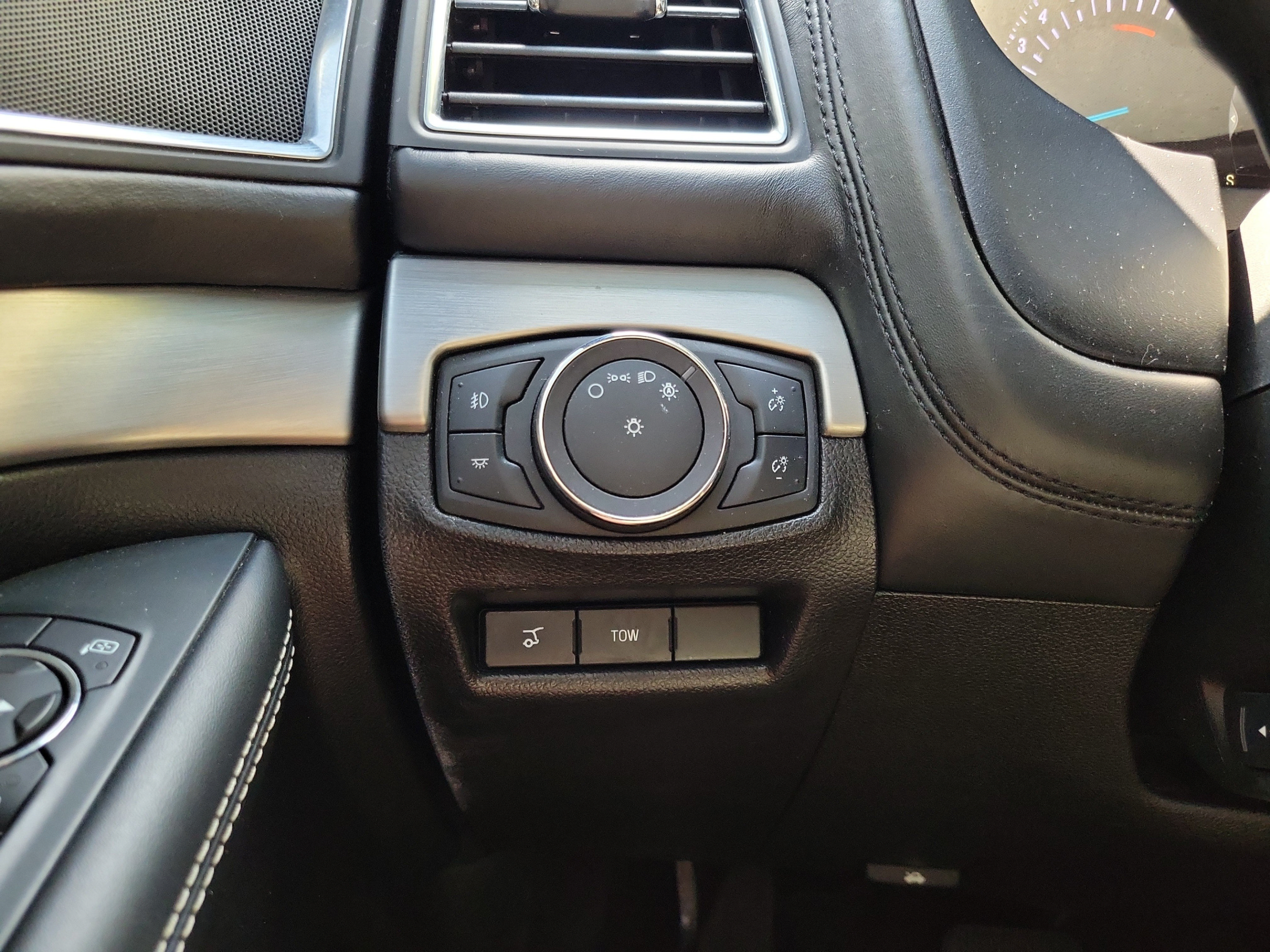 Used 2019 Ford Explorer Platinum AWD/4WD image 21