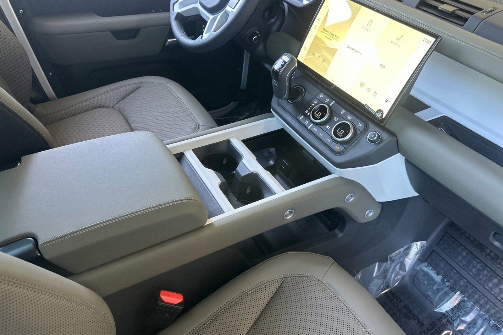 New 2026 Land Rover Defender 110 X-Dynamic SE AWD/4WD image 27