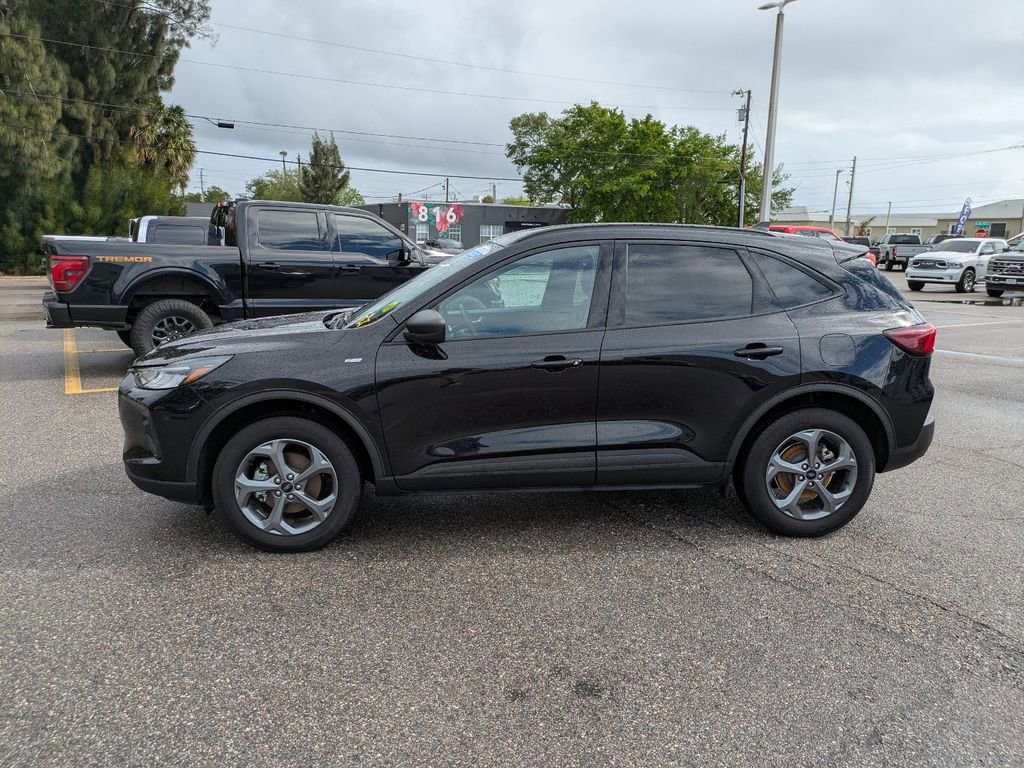 Certified 2025 Ford Escape ST-Line w/ Tech Pack #1 AWD/4WD image 9