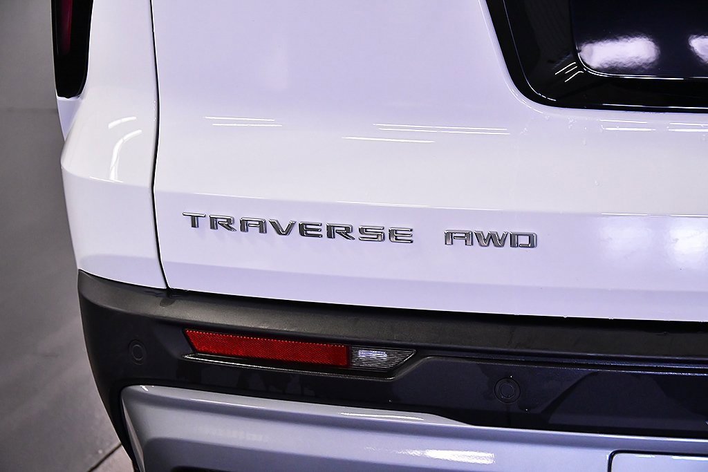 Used 2025 Chevrolet Traverse LT image 10
