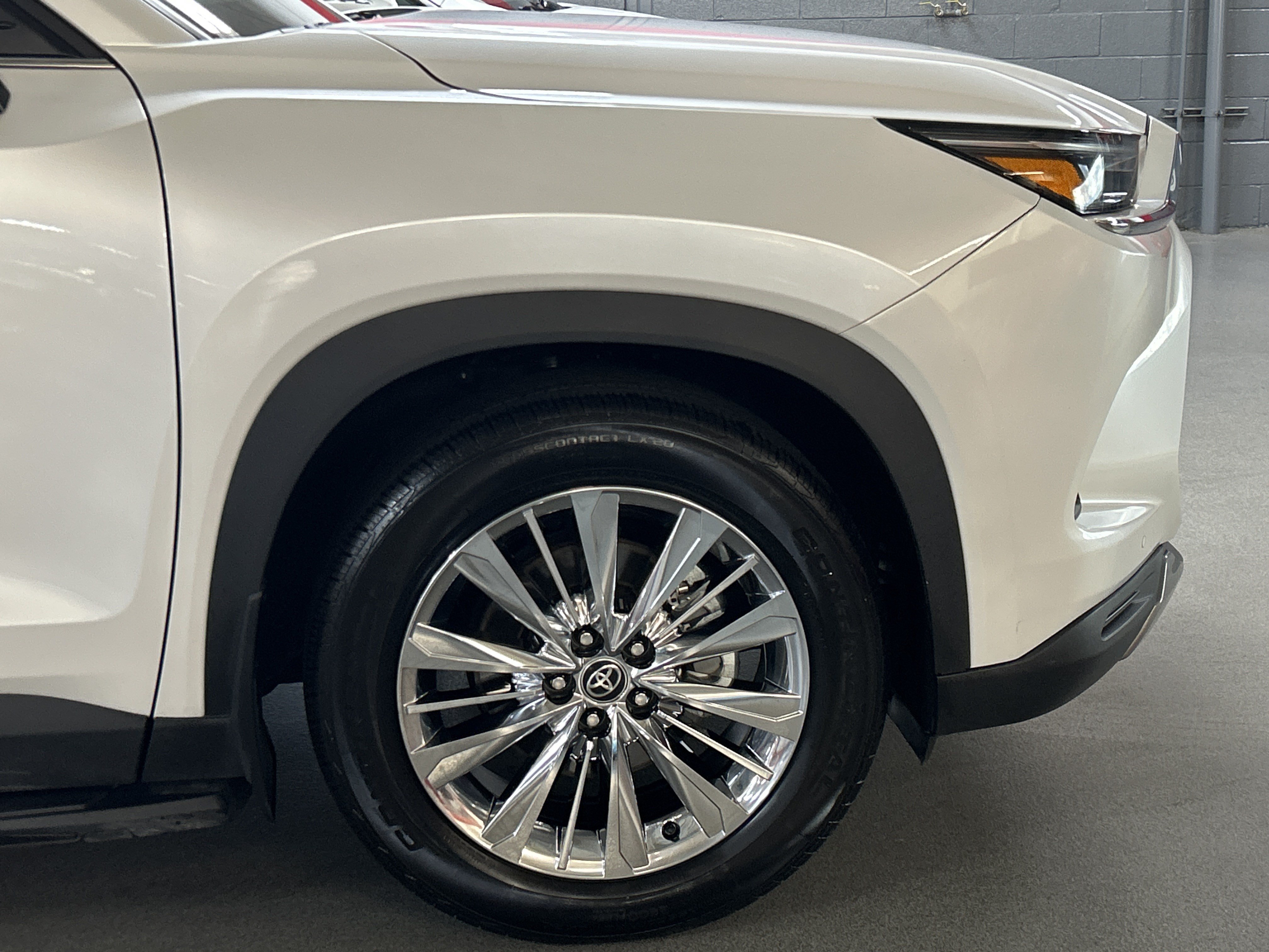 Used 2025 Toyota Grand Highlander AWD image 15