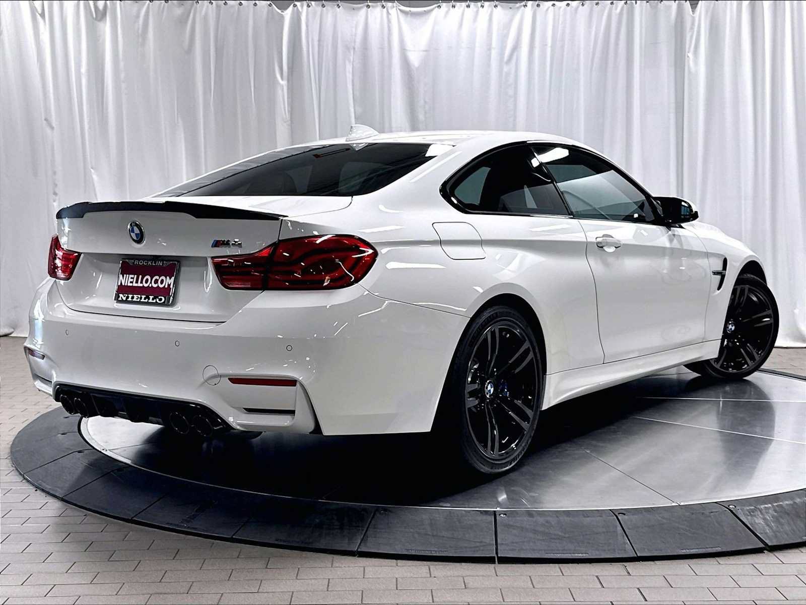 Used 2019 BMW M4 Coupe w/ Executive Package RWD image 9
