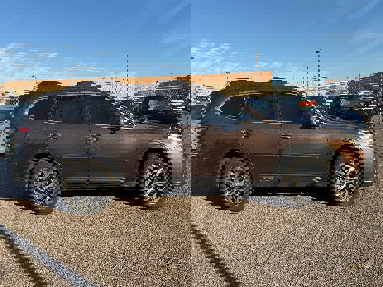 Used 2022 Subaru Outback Touring image 2