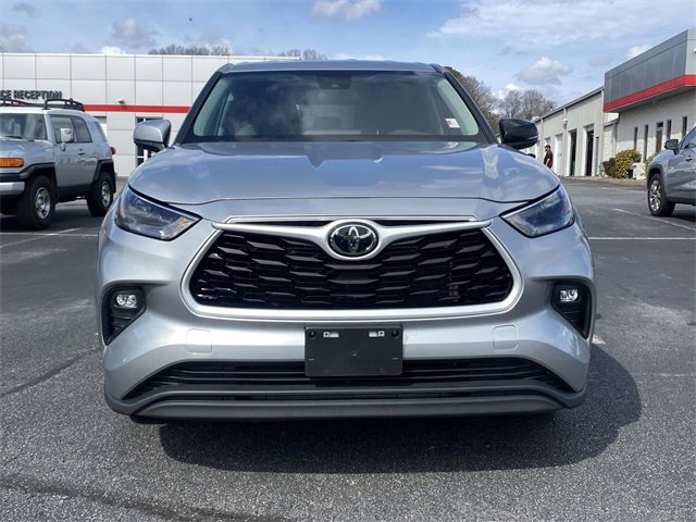Used 2024 Toyota Highlander LE video 2