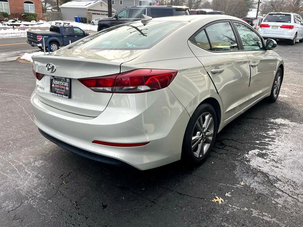 Used 2017 Hyundai Elantra SE image 6