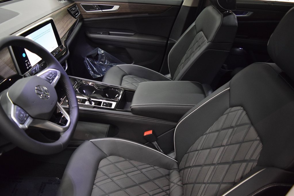 New 2025 Volkswagen Atlas SEL Premium R-Line image 4