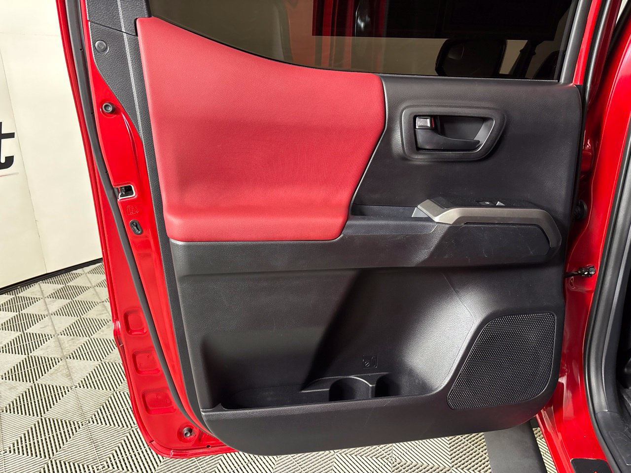 Used 2021 Toyota Tacoma SR5 RWD image 22