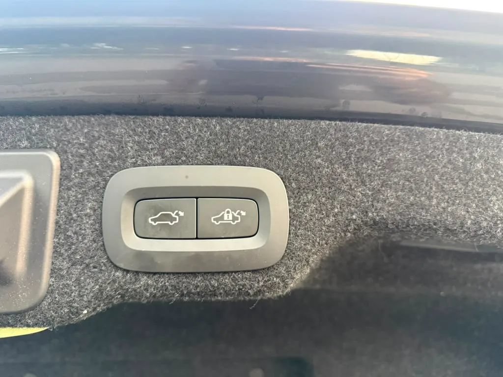 Used 2017 Volvo S90 T6 Inscription w/ Vision Package AWD/4WD image 47