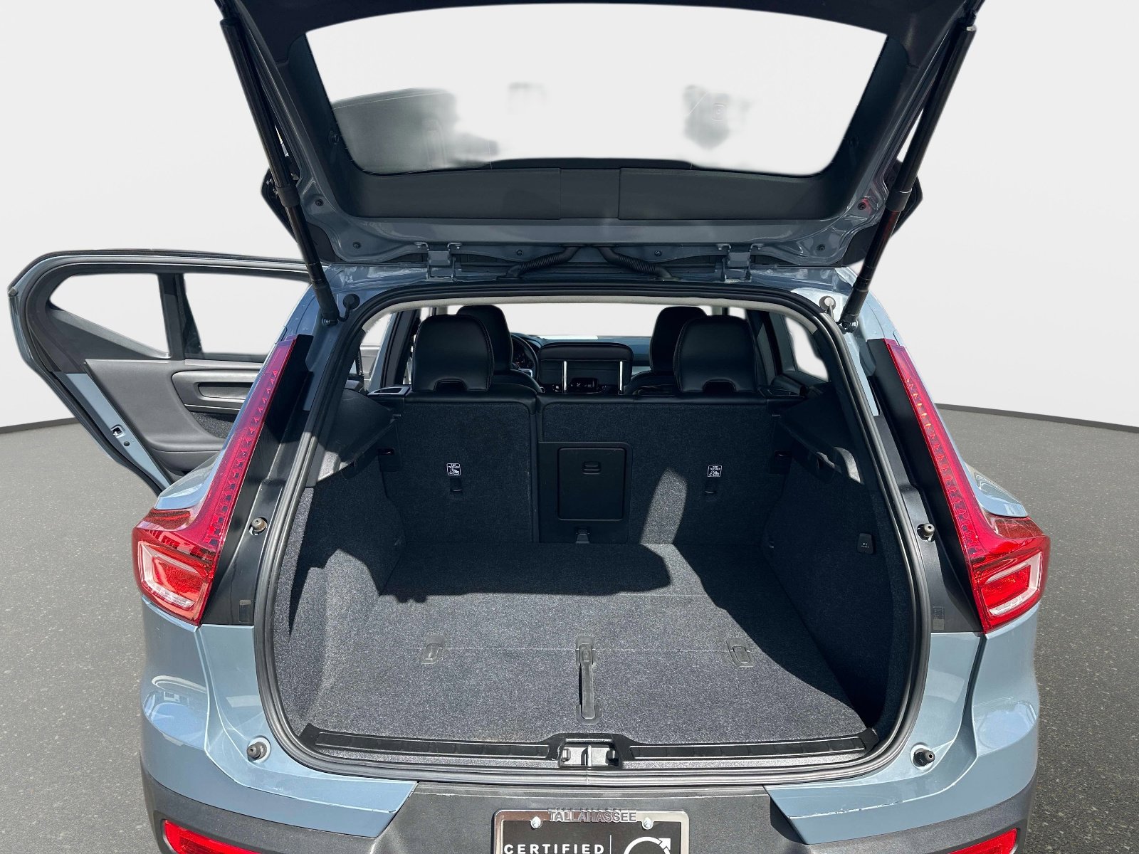 Used 2021 Volvo XC40 T5 Momentum image 11