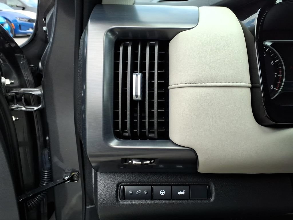 Used 2025 Nissan Pathfinder SL FWD image 30