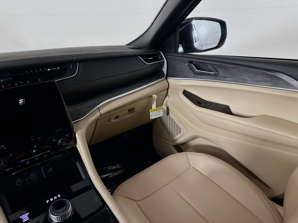 Certified 2025 Jeep Grand Cherokee Limited image 34