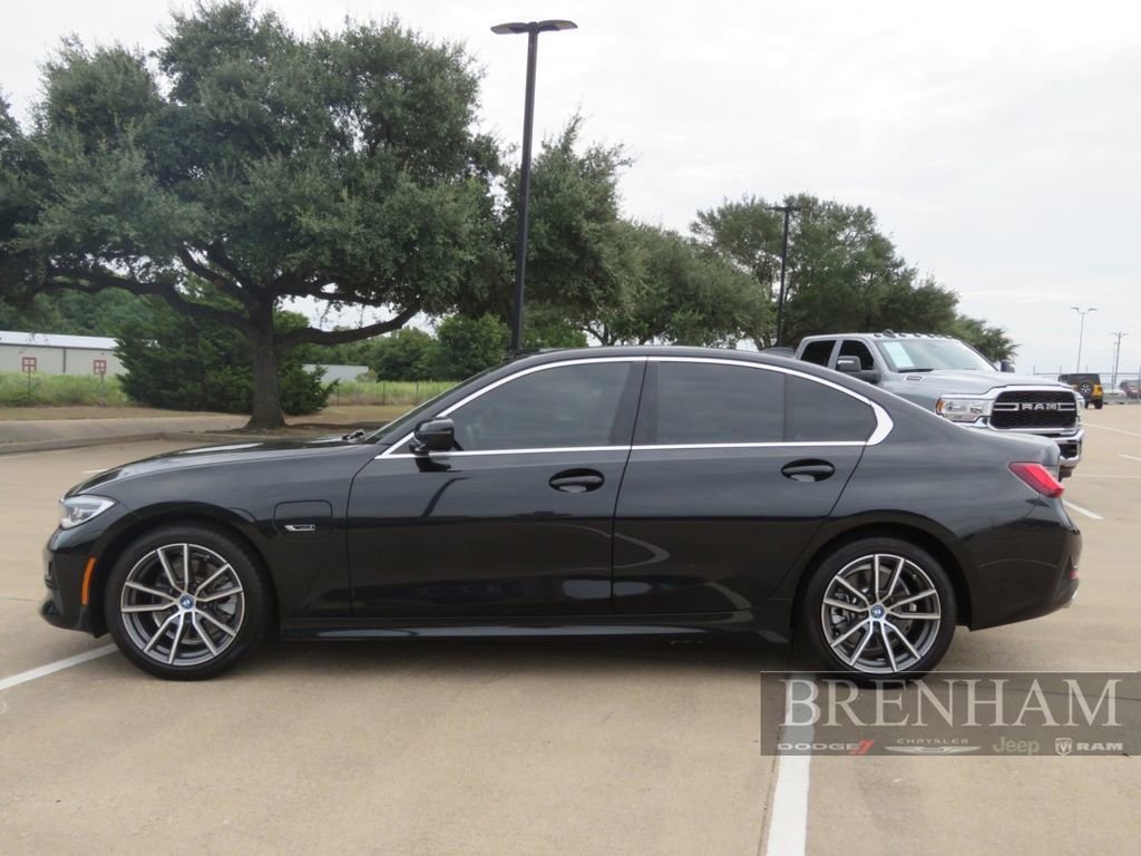 Used 2022 BMW 330e image 2