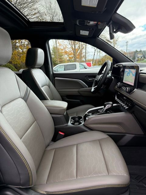 Used 2024 Chevrolet Colorado ZR2 w/ ZR2 Convenience Package III image 19