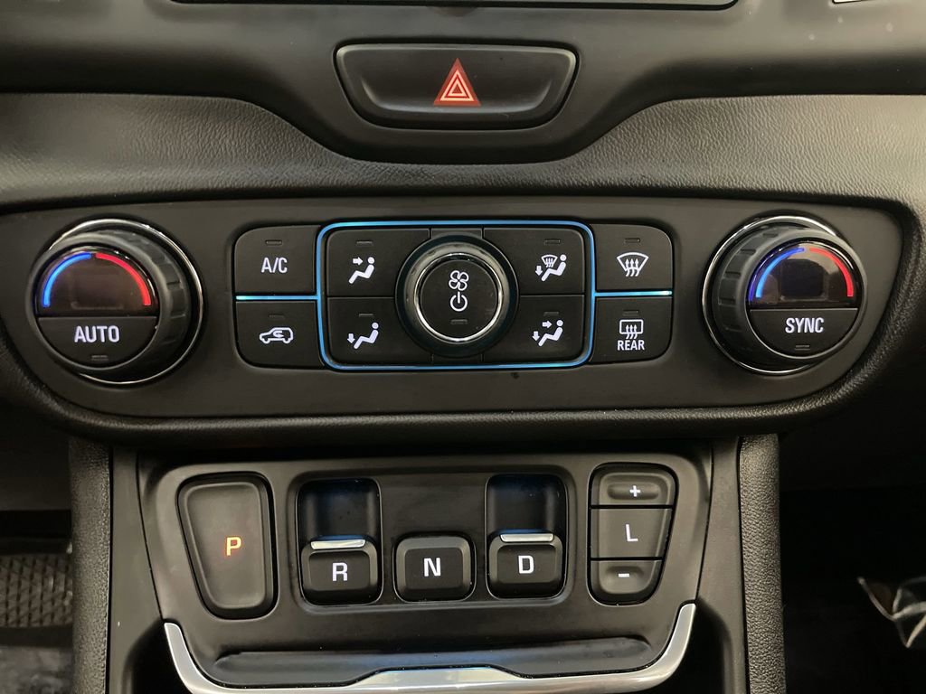 Used 2021 GMC Terrain SLE w/ Driver Convenience Package image 12