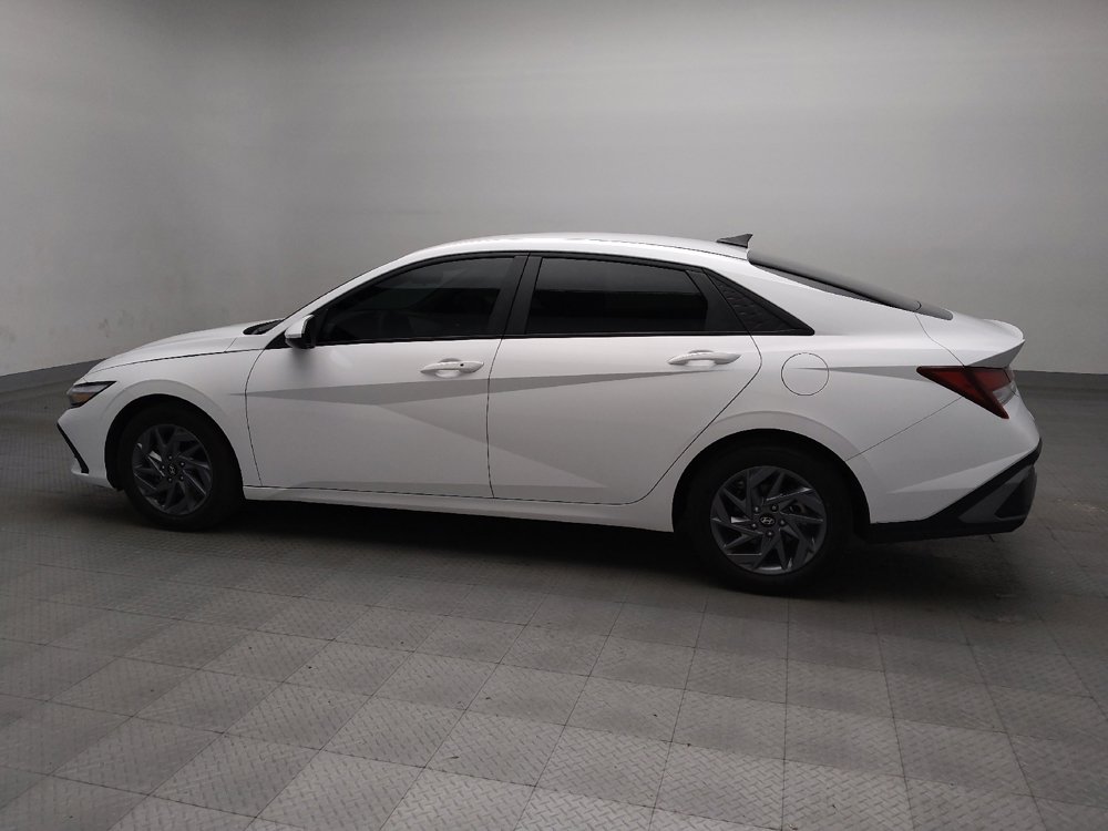 Used 2024 Hyundai Elantra SEL image 3