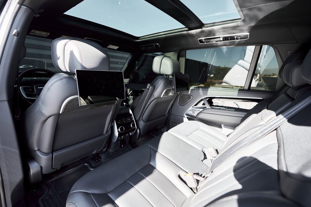 Used 2025 Land Rover Range Rover Long Wheelbase Autobiography image 36