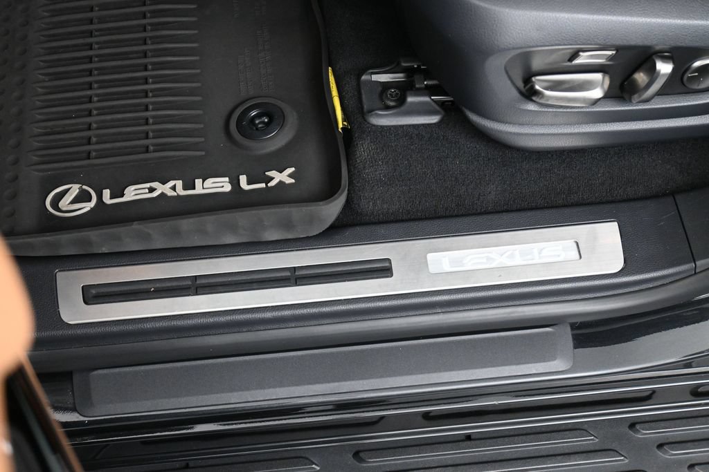 Used 2024 Lexus LX 600 4WD w/ Appearance Package image 16