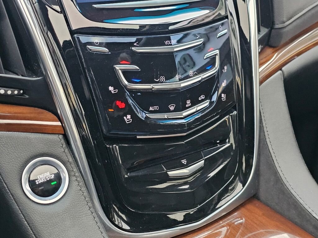 Used 2016 Cadillac Escalade Premium image 31